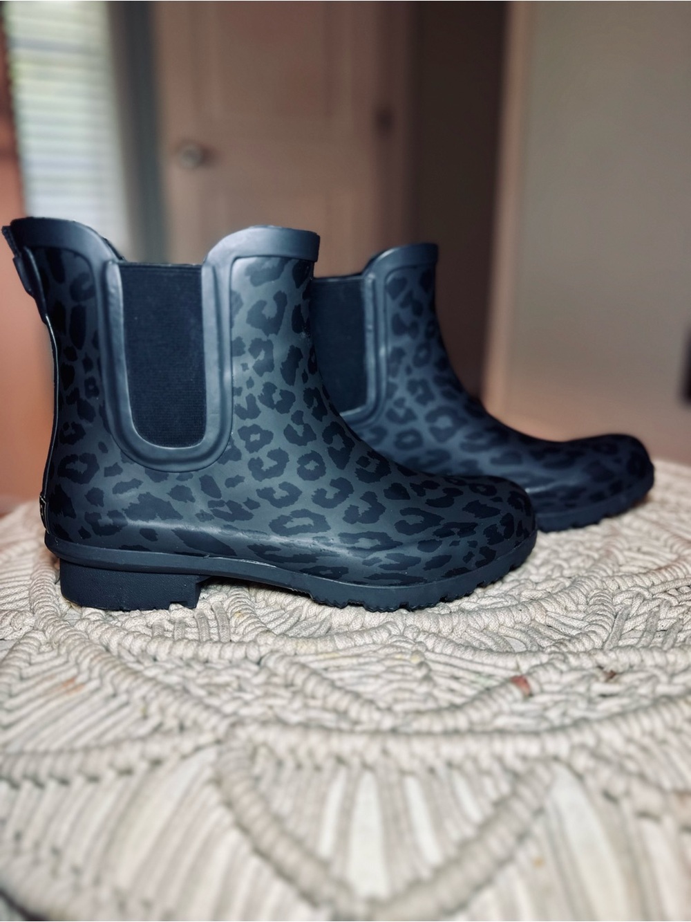 Roma Chelsea Matte Gray Leopard Rain Boots Size 8 Waterproof Rubber Ankle Boots